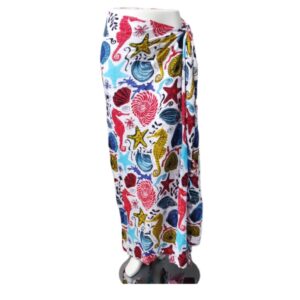 Om Namaste Sarong - 633 - Schelpen - Bont op Wit
